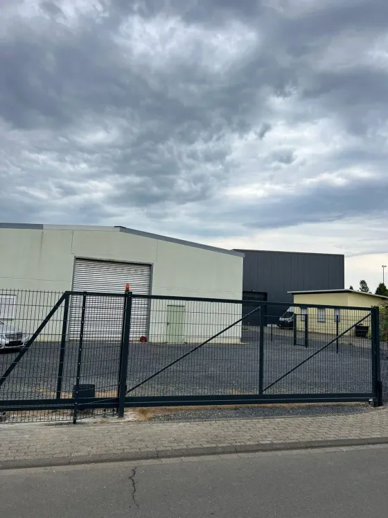 Industriezaun in Frankfurt - fachgerechte Ausführung vor Ort